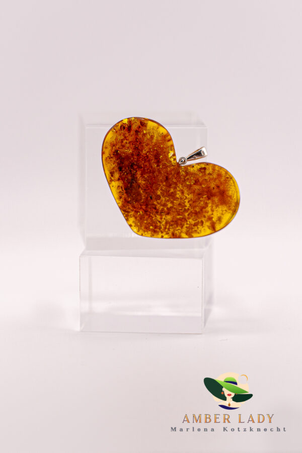 Baltic amber heart pendant .4,5-6cm.