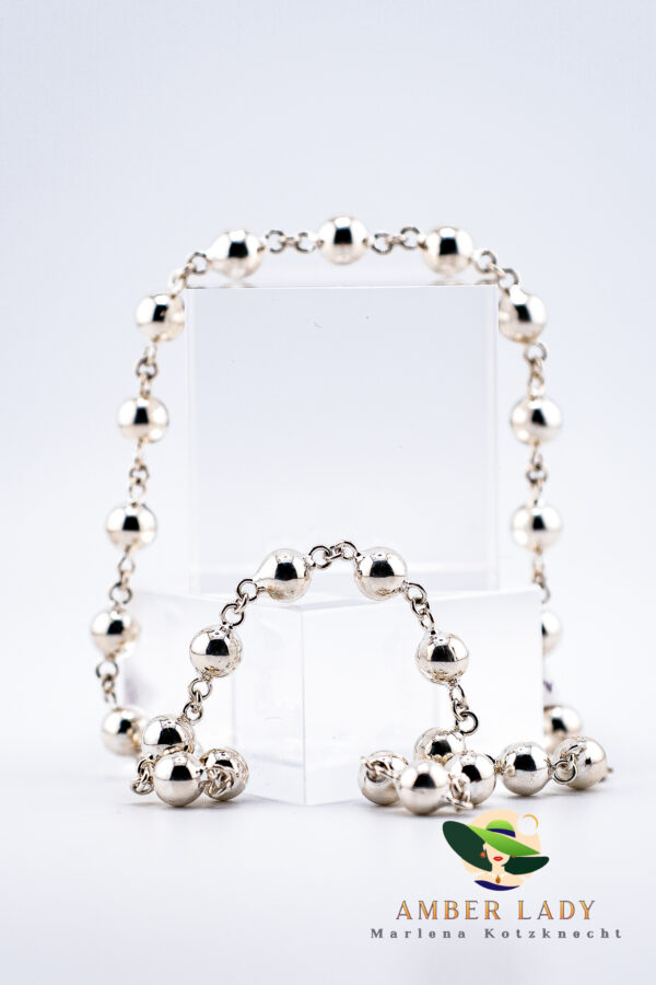 Sterling silver necklace.Total length 44 cm.