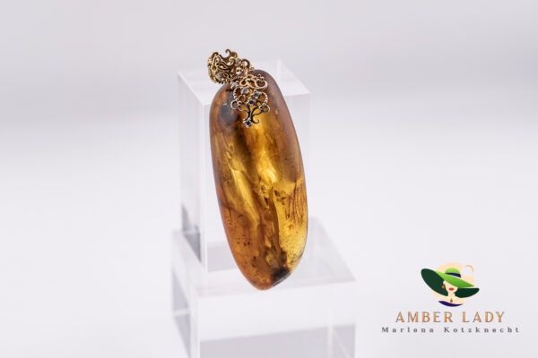 Amber pendant with a gold- plated silver bail.Total length 7,5 cm.