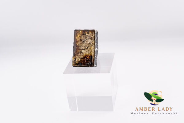 Amber baltic ring in faceted silver.